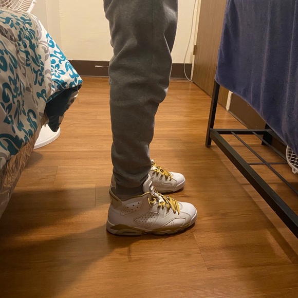 Jordan 6 Golden Moments Size 9 *IN HAND* - Picture 9 of 12